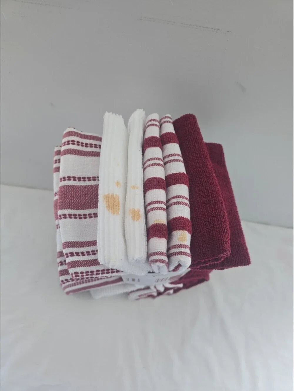 Core Home 8-Pack Red/ Striped White 100% Cotton Kitchen Towels